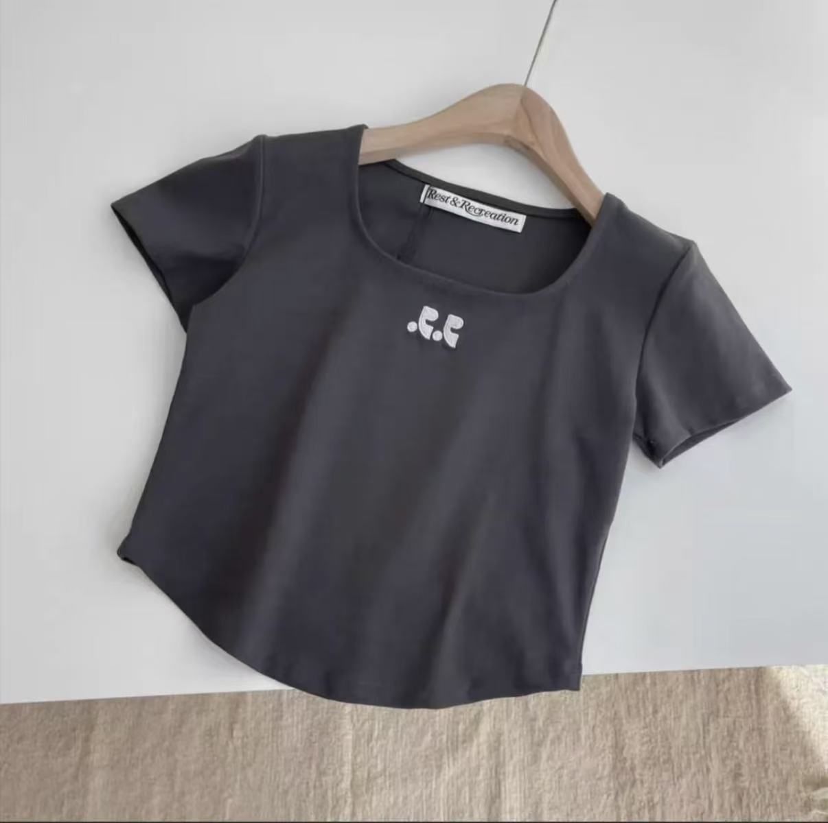 Rest & RecreationレストアンドレクリエーションTシャツ - メルカリ