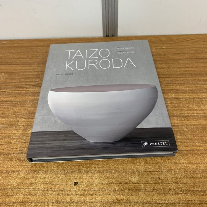 ▲01)【同梱不可】黒田泰蔵 陶芸作品集 Taizo Kuroda/I. Miyake/T. Ando/P. Jodidio/Prestel/白磁/工芸/陶器/美術/芸術/図版/洋書/素焼き/A △01)【同梱不可】黒田泰蔵 陶芸作品集 Taizo Kuroda/I. Miyake