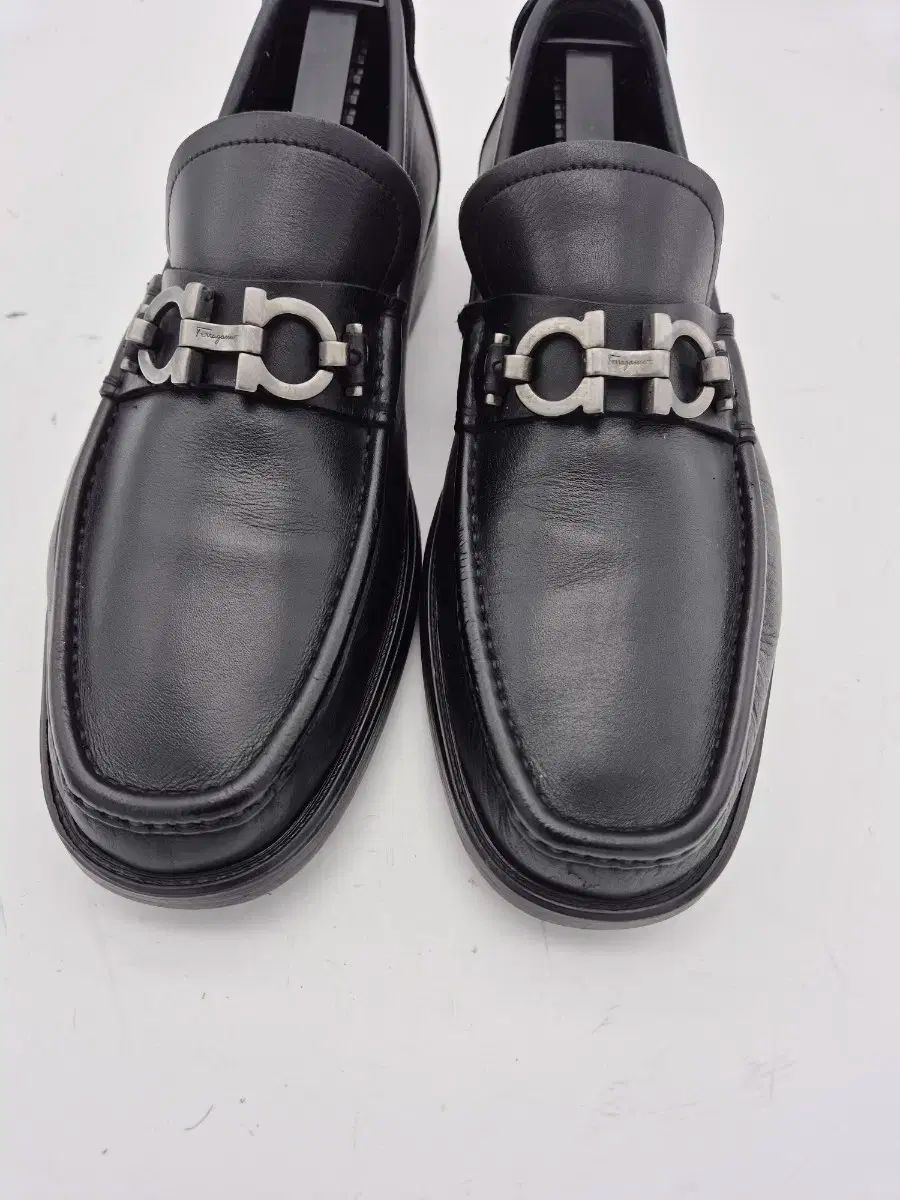 FERRAGAMO フェラガモ ブラック ガンチーニ ローファー