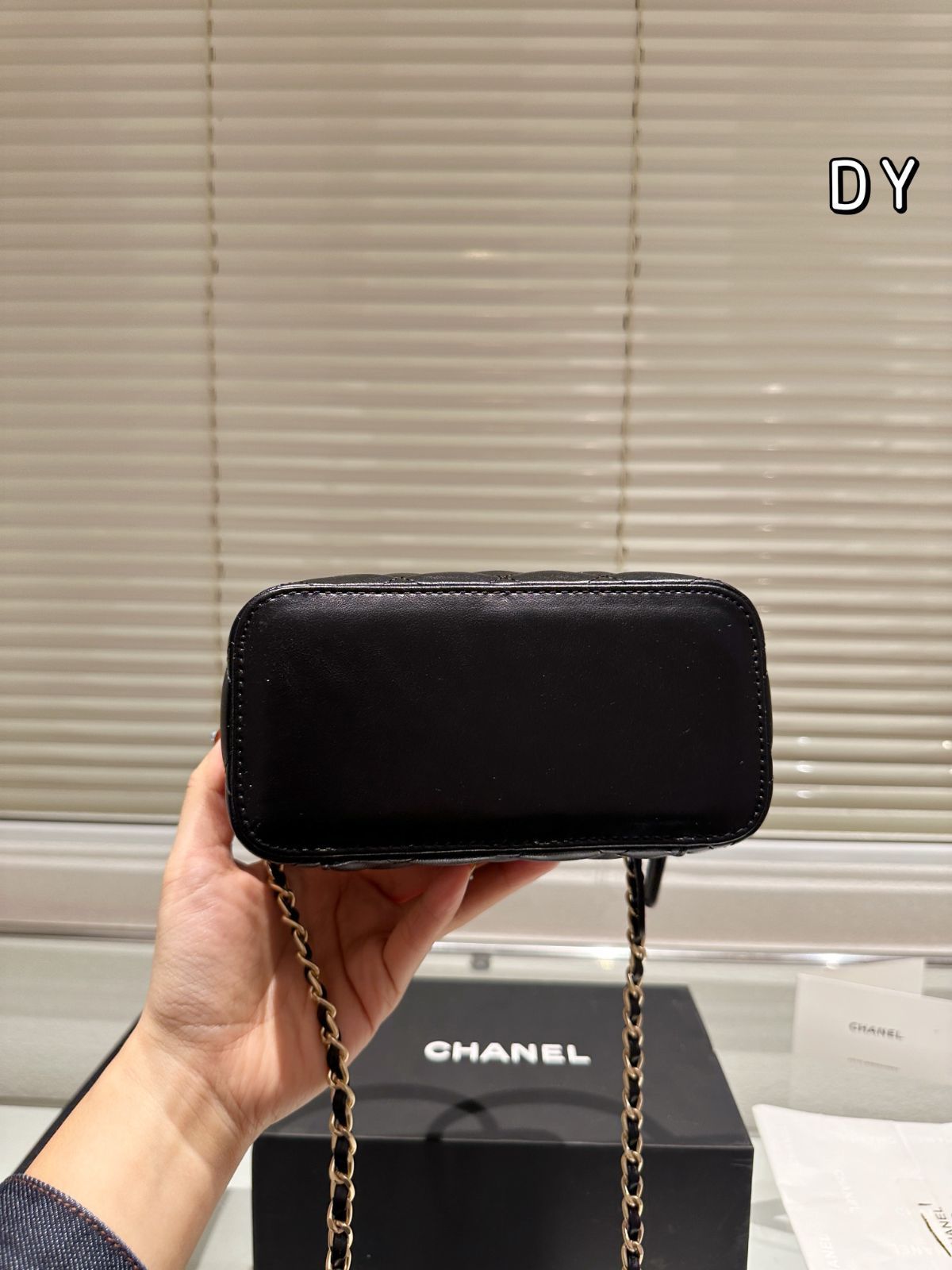 【美品】CHANEL リップスティックケース 20AW 今日特価】CHANEL リップスティックケース ハンドル付き メイク