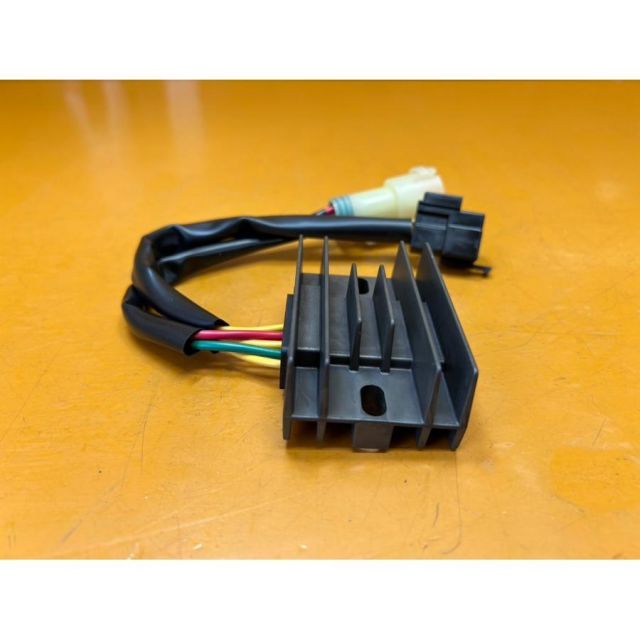 XLR125R レギュレーター HONDA 31600-KCN-003 XLR125R レギュレーター HONDA 31600-KCN-003