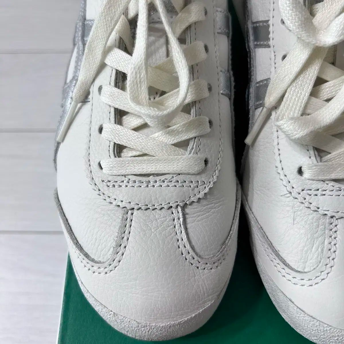 ホワイト|シルバー 225