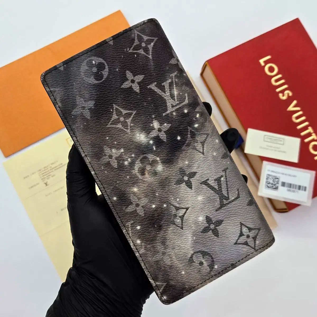 限定版 Louis Vuitton(ルイヴィトン) ギャラクシー ブラザ 長 限定版 Louis Vuitton(ルイヴィトン) ギャラクシー ブラザ 長