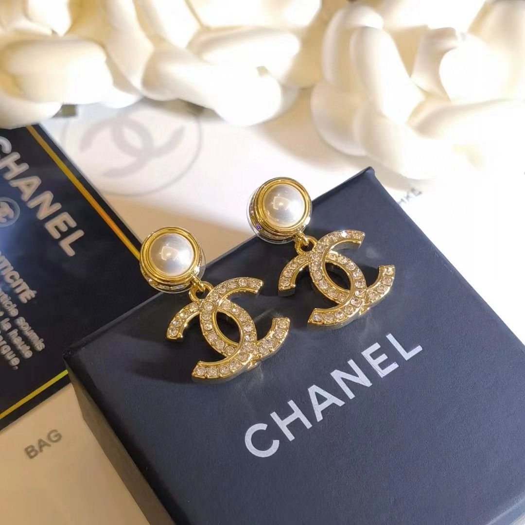 e*n様 CHANEL CCロゴ ピアス(両耳用) CHANEL CCロゴ ピアス（両耳用）