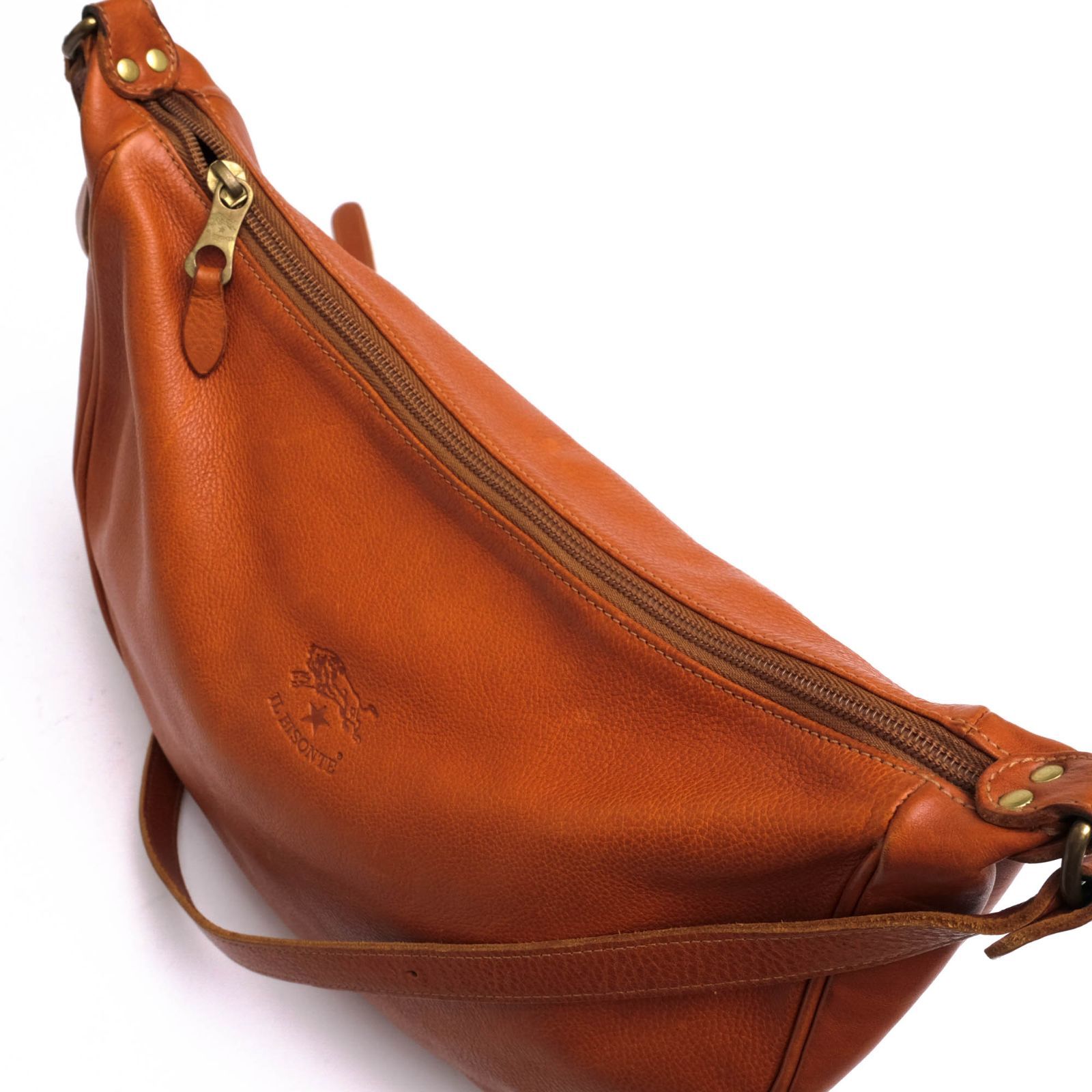 イルビゾンテ／IL BISONTE バッグ ショルダーバッグ 鞄 レディース 女性 女性用レザー 革 本革 411758 Crescent Moon  Style Leather Shoulder Bag 三日月型 シボ革 シュリンクレザー 定番