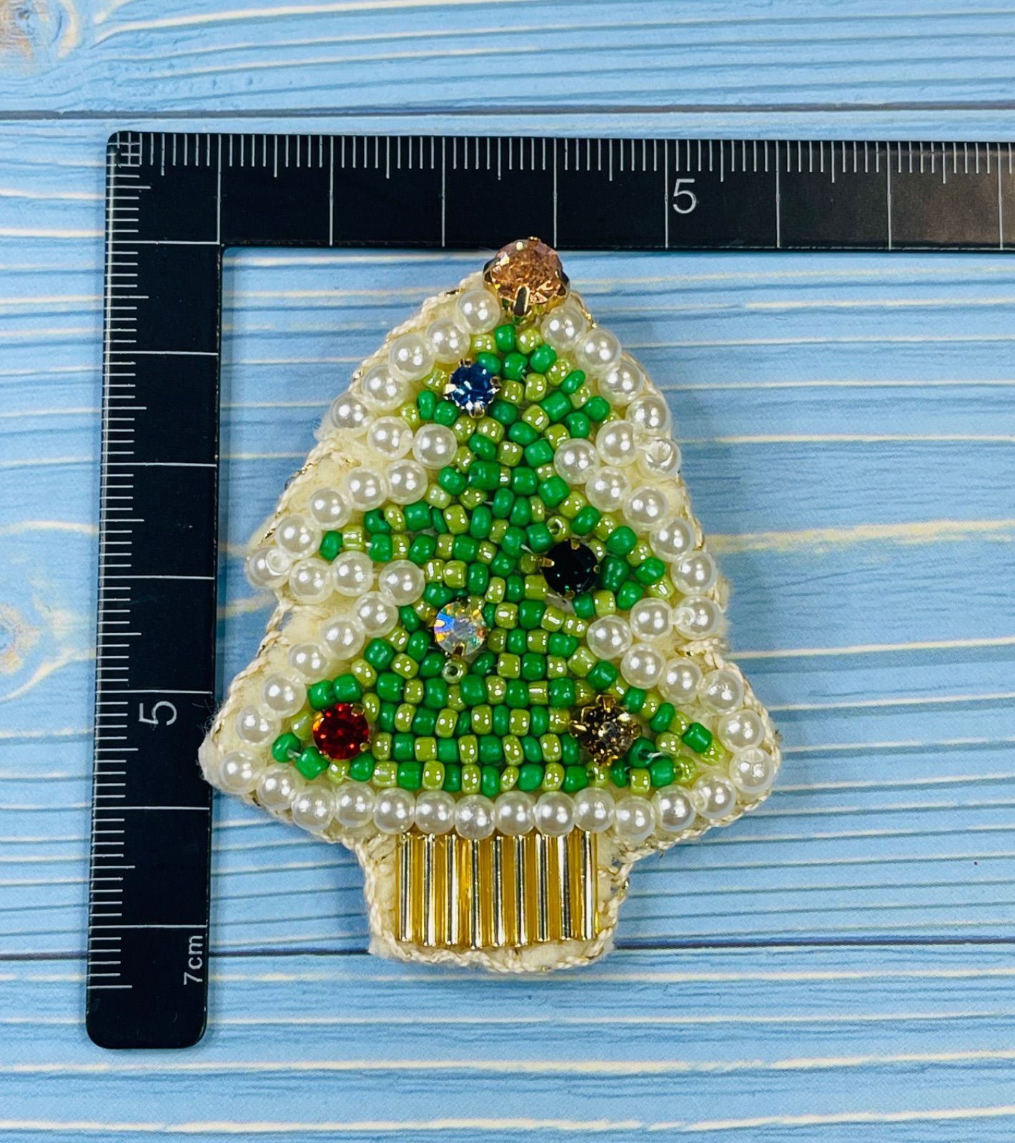 羊毛フェルトブローチ☆ハンドメイド☆刺繍☆ビーズ☆クリスマスツリー 