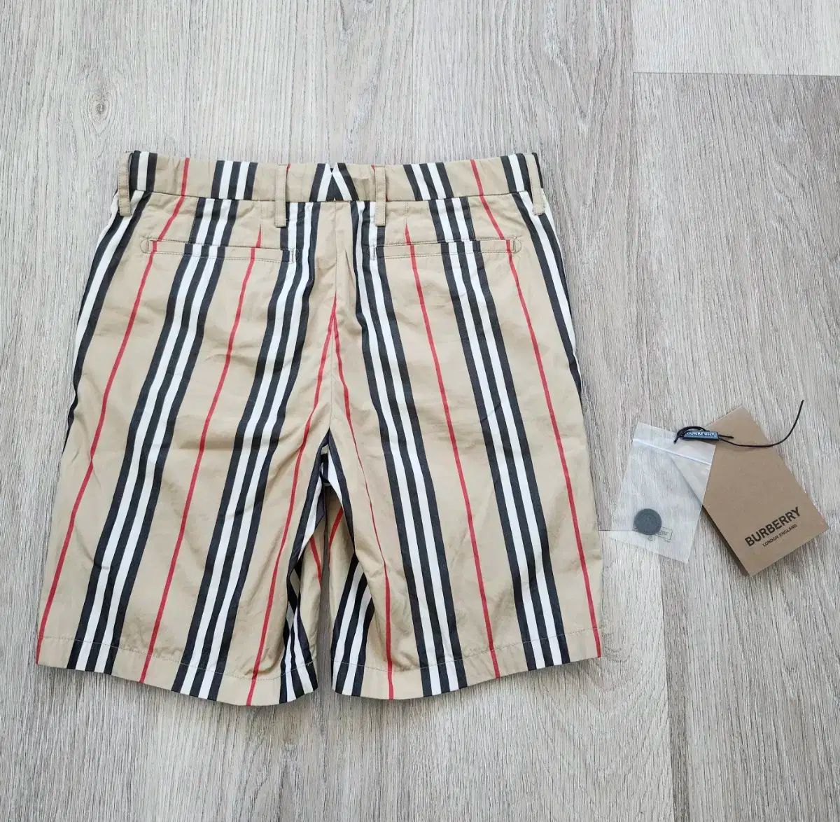 バーバリー キッズ 半ズボン 12 y ほぼ