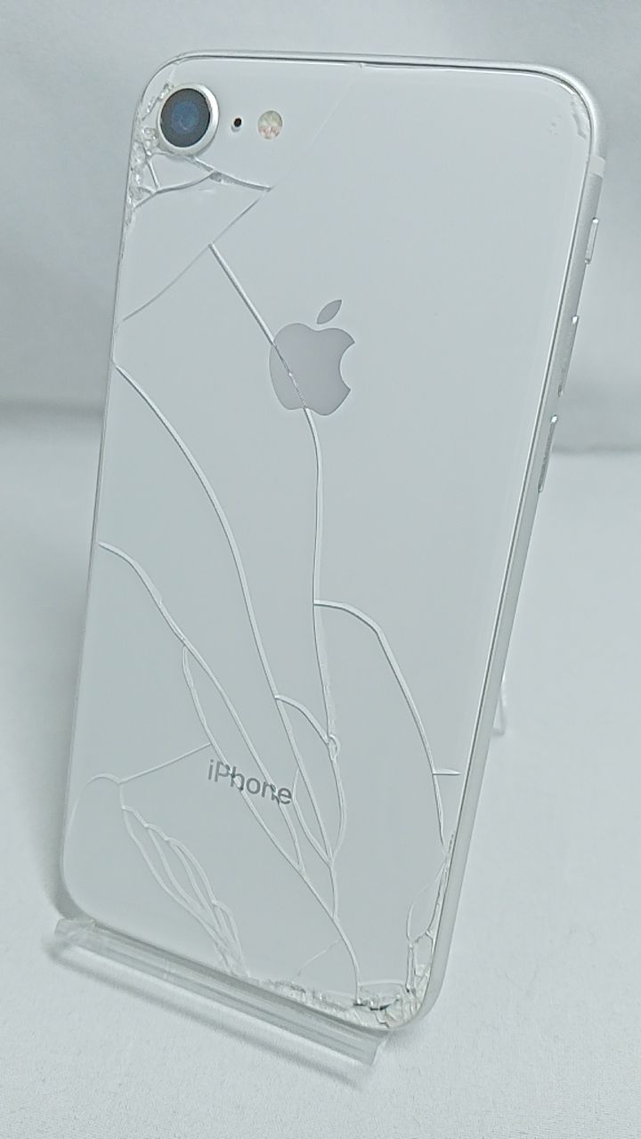 動作確認済！ iPhone8 A1906 64GB 本体 シルバー SIMフリー 背面割れ