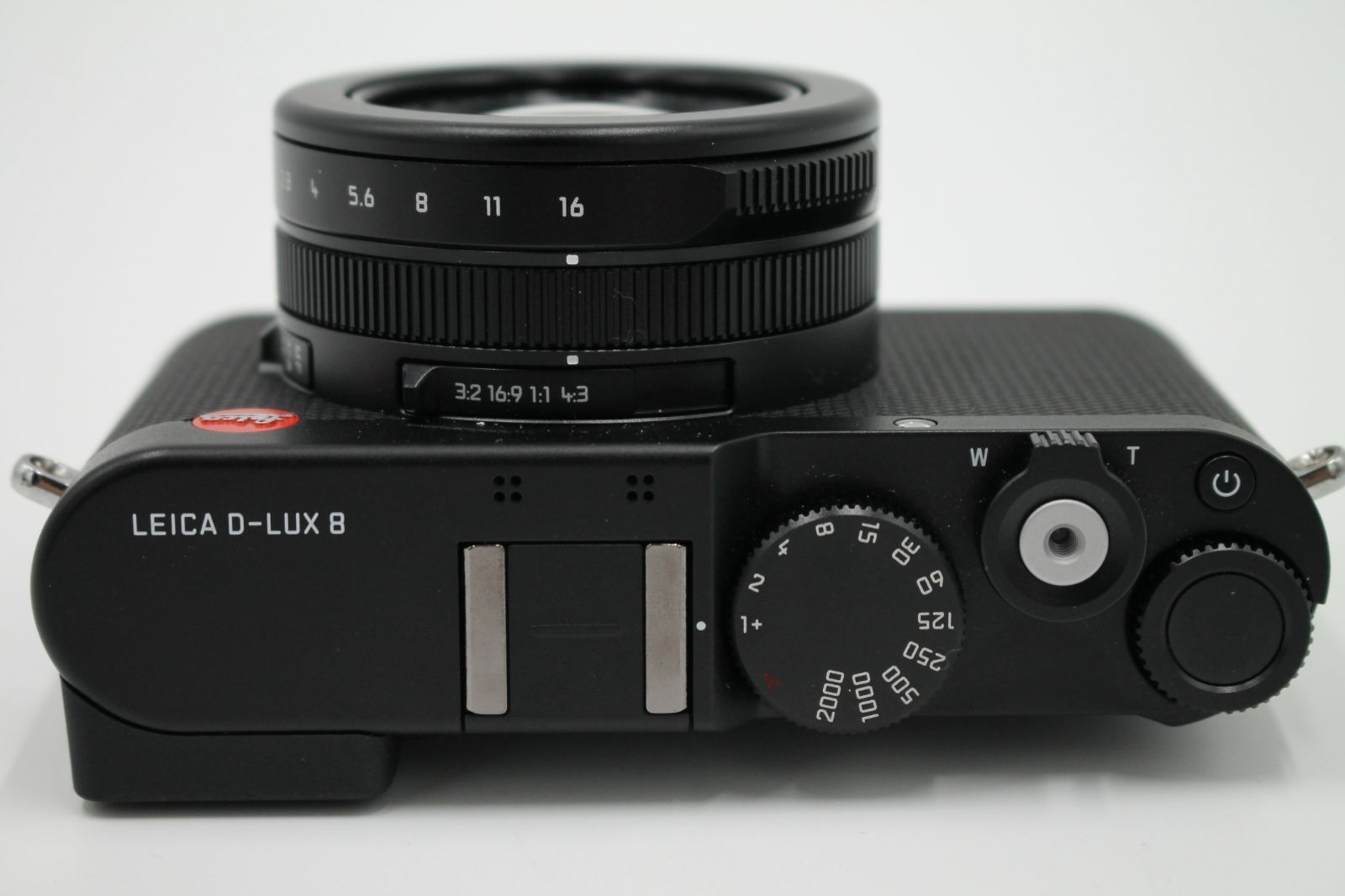 D-LUX8