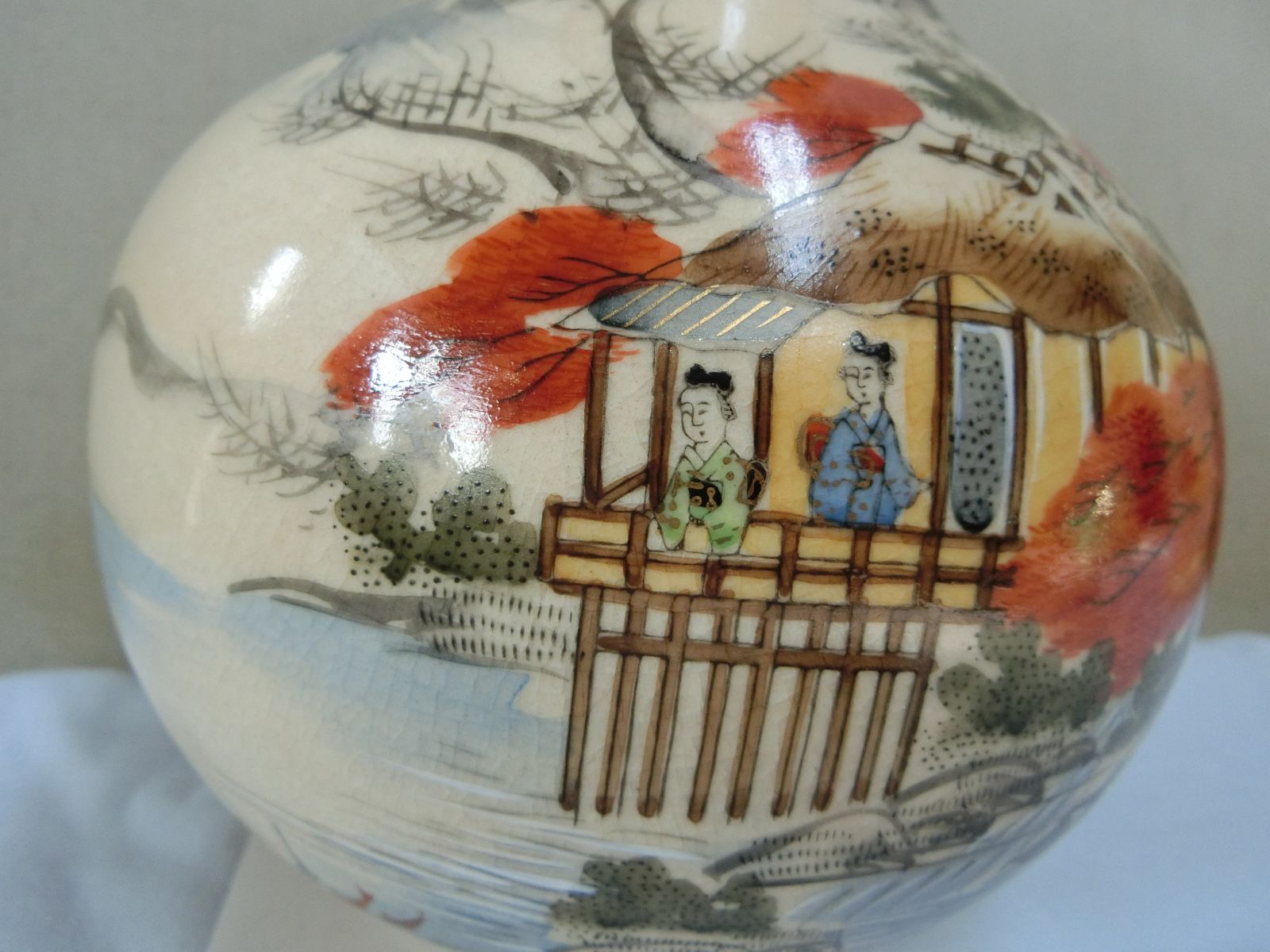 輸出品【薩摩焼花瓶 花器 山水家魚文 全面に色絵キレイ 在銘・K