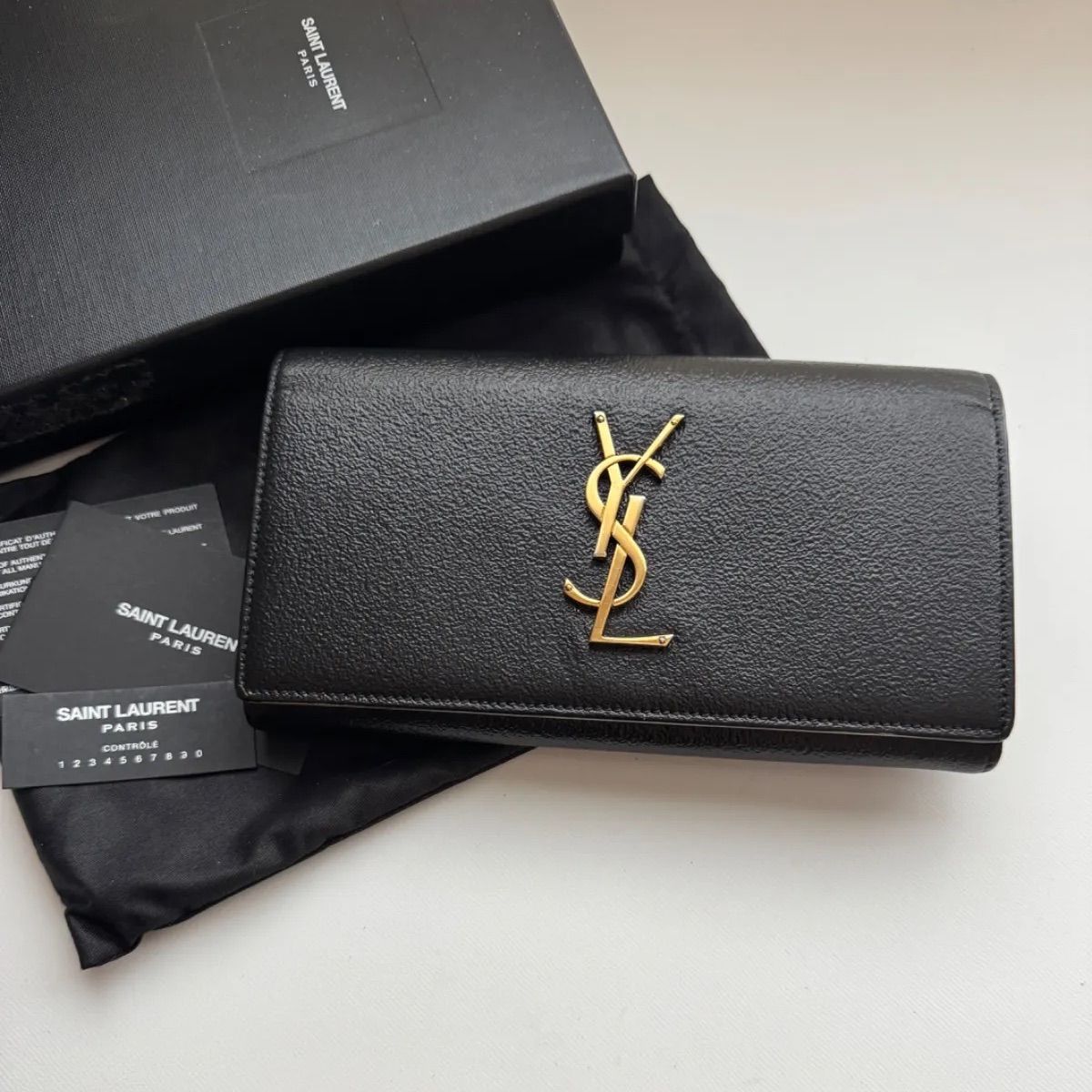 上 Saint Laurentイブサンローラン2つ折り長財布