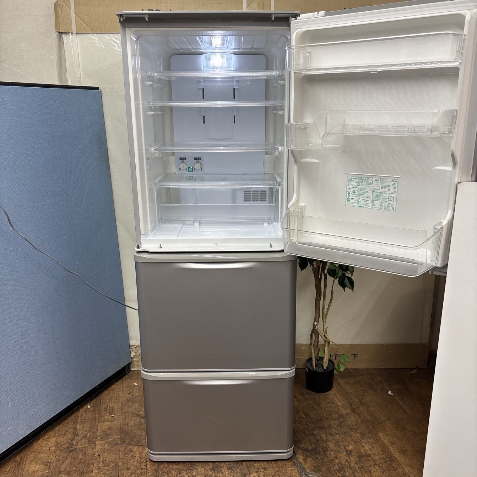 名古屋市内 近郊送料無料 シャープ 2021年製 3ドア 冷凍冷蔵庫 350L ☆SHARP シャープ 350L 3ドア冷蔵庫 2019年製 どっちもドア 冷凍