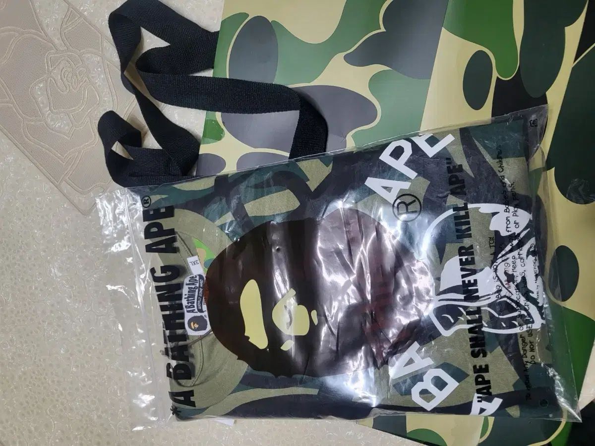 A BATHING APE(アベイシングエイプ) 試用 カモフラ 将軍 Tシャツ 緑