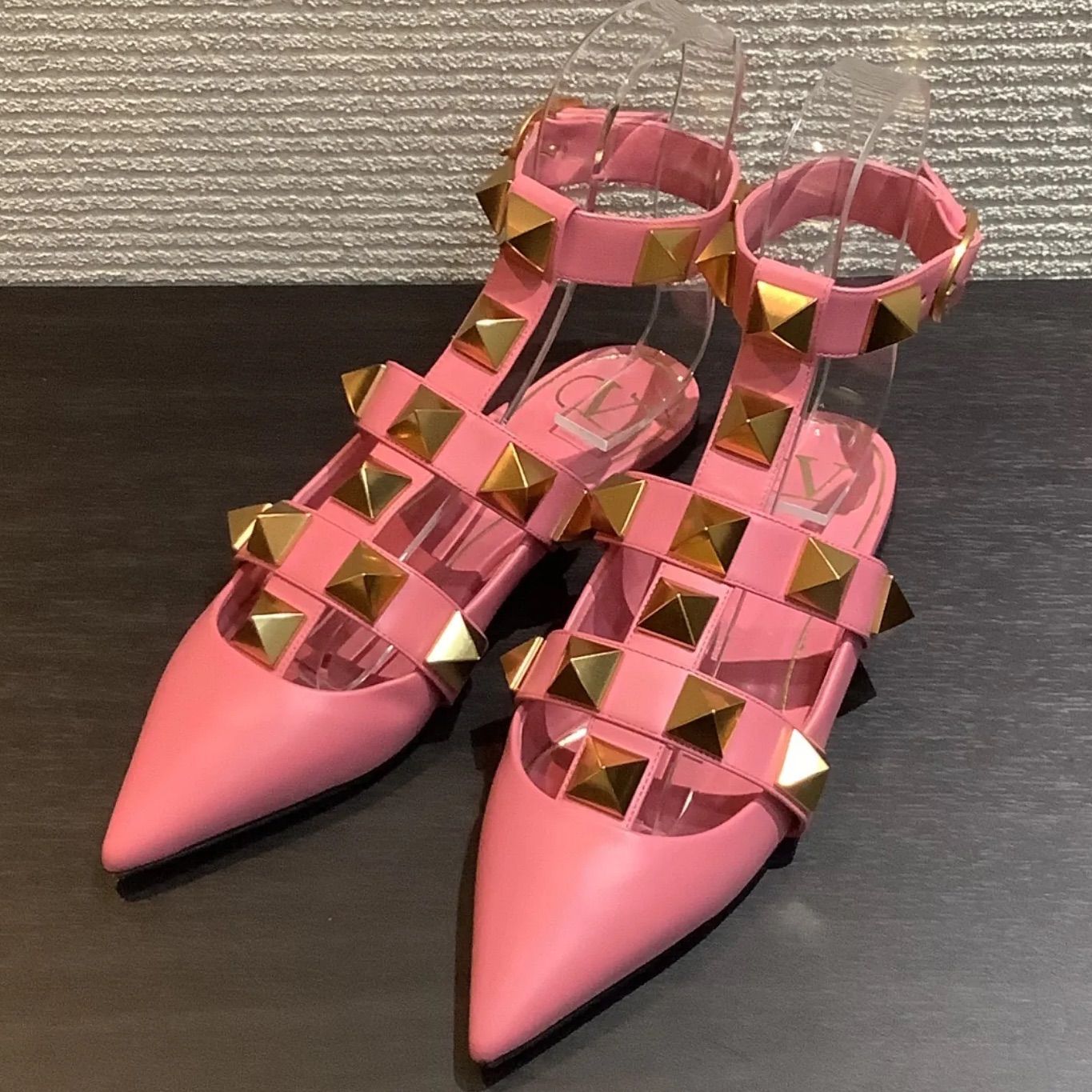 3/3まで期間限定価格】ヴァレンティノ VALENTINO ローマンスタッズ 