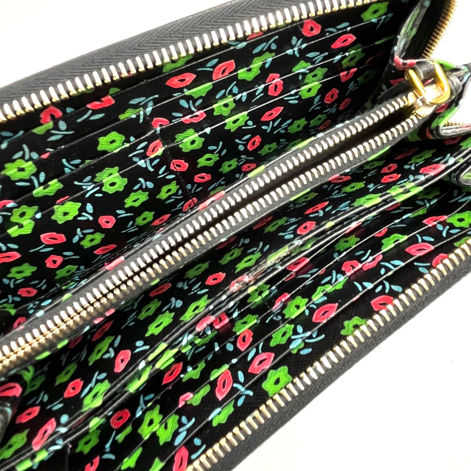 美品☆PRADA プラダ 長財布 ジッピーウォレット 黒ブラック 花柄 