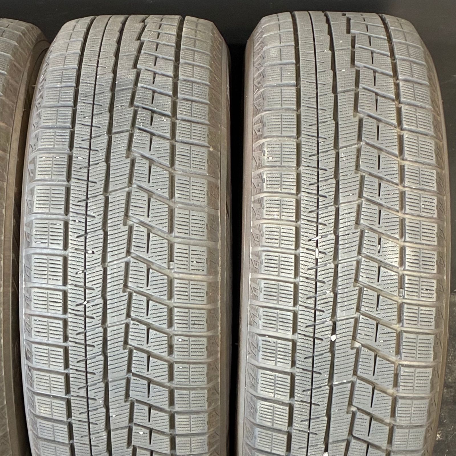 22年製 バリ山 ヨコハマiceGUARD iG60 【 215/55R17 4本
