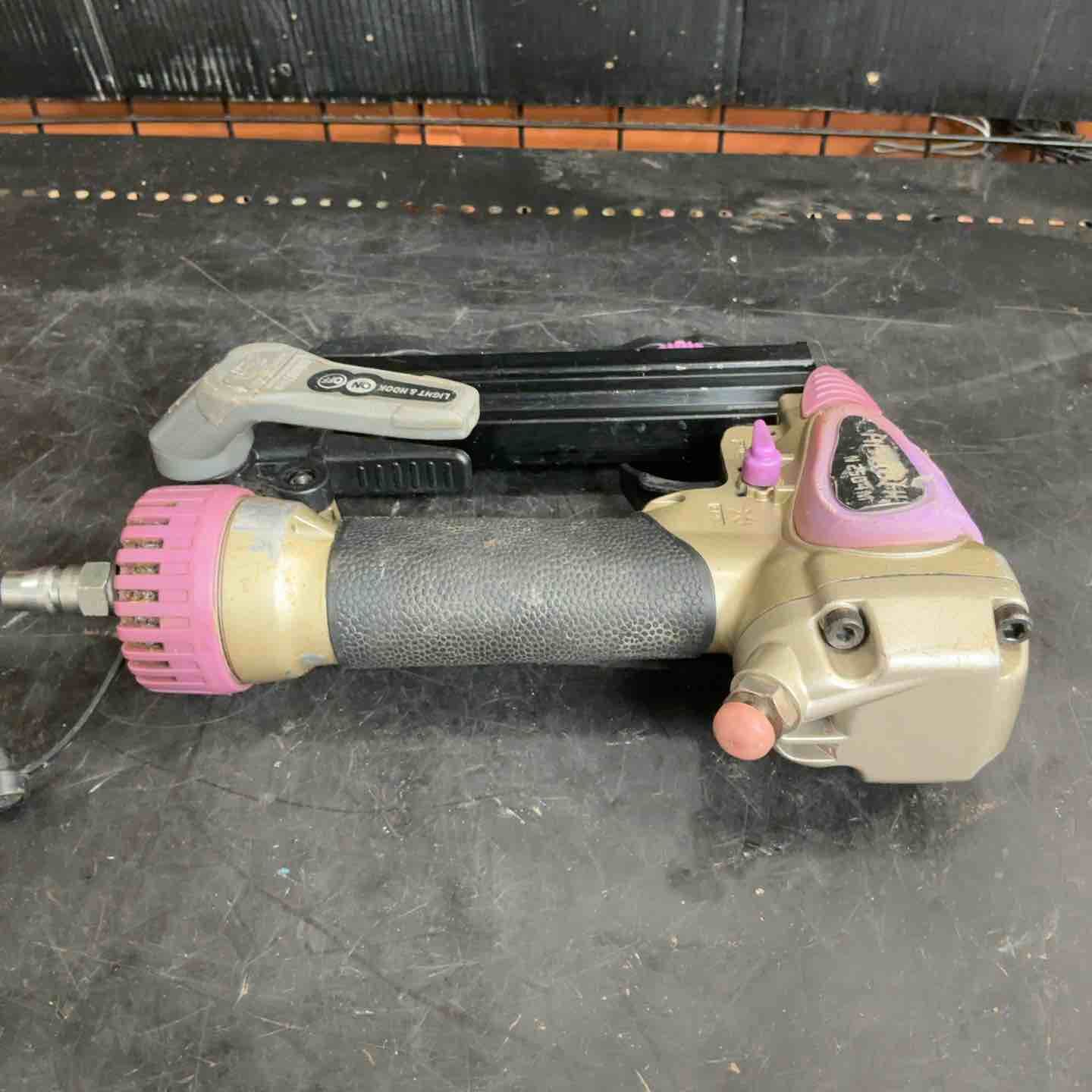 ☆ハイコーキ(HIKOKI ※旧:日立工機) 常圧エアタッカ N2504M【草加店