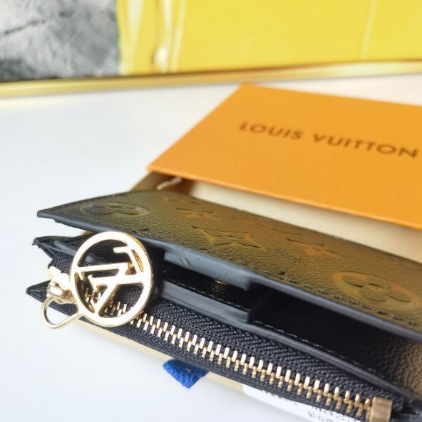 LOUIS VUITTON ルイヴィトン人気ルイヴィトンLV二折り財布