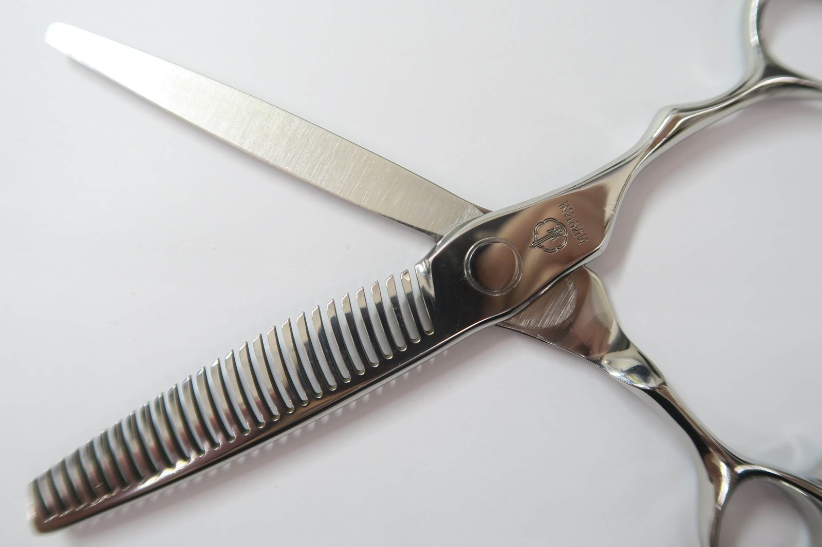 Cランク【MIZUTANI SCISSORS ミズタニシザーズ】 ACRO CROSSOVER THINNING 225 USUBA 正刃 セニング  美容師・理容師 5.9インチ 右利き 【中古】:H-8340 - メルカリ