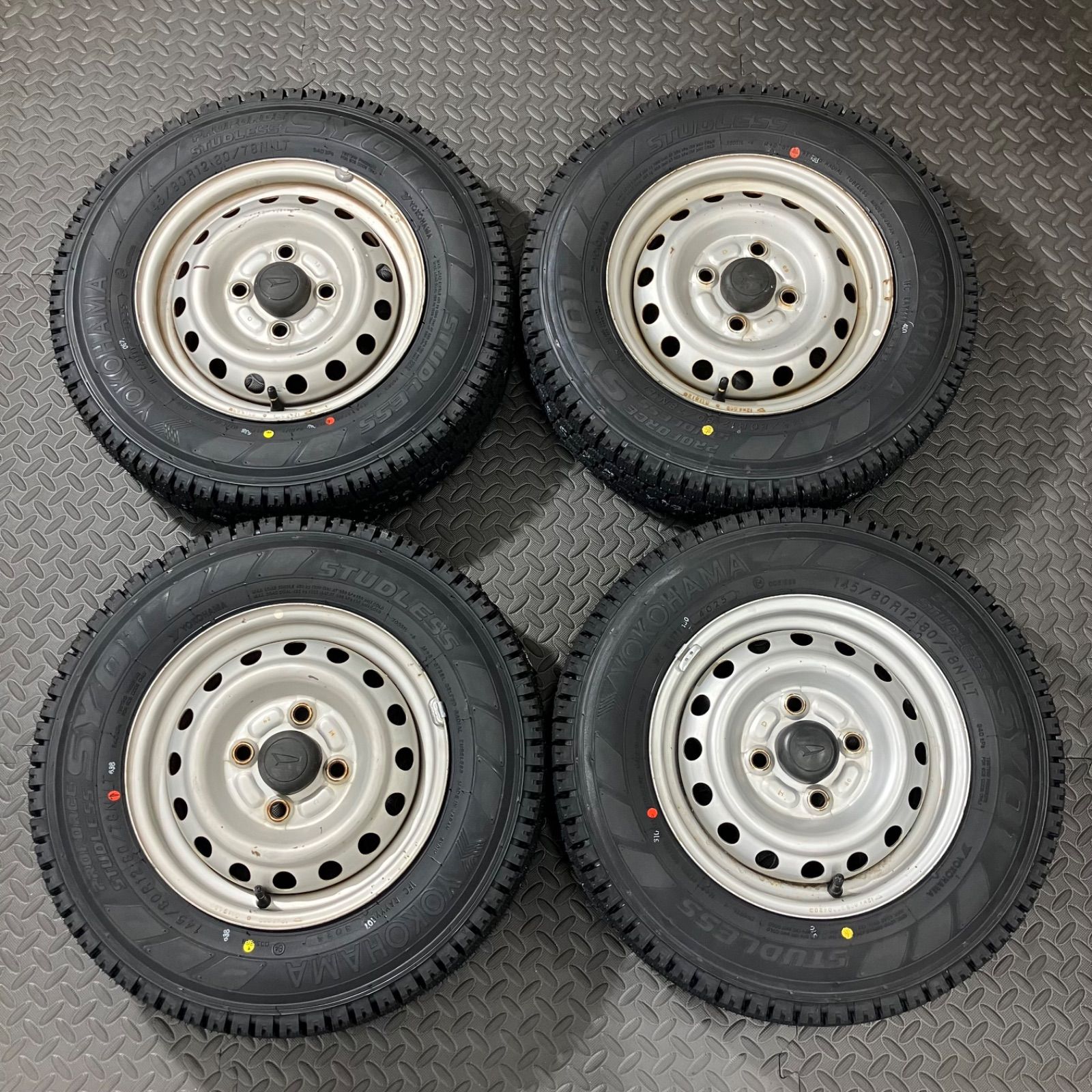 数量限定，送料無料 25年製 新品タイヤ 145/80R12 80/78N LT ヨコハマ SY01 ダイハツ ハイゼット スタッドレスタイヤ 冬タイヤ 【1113E】 12インチ以下