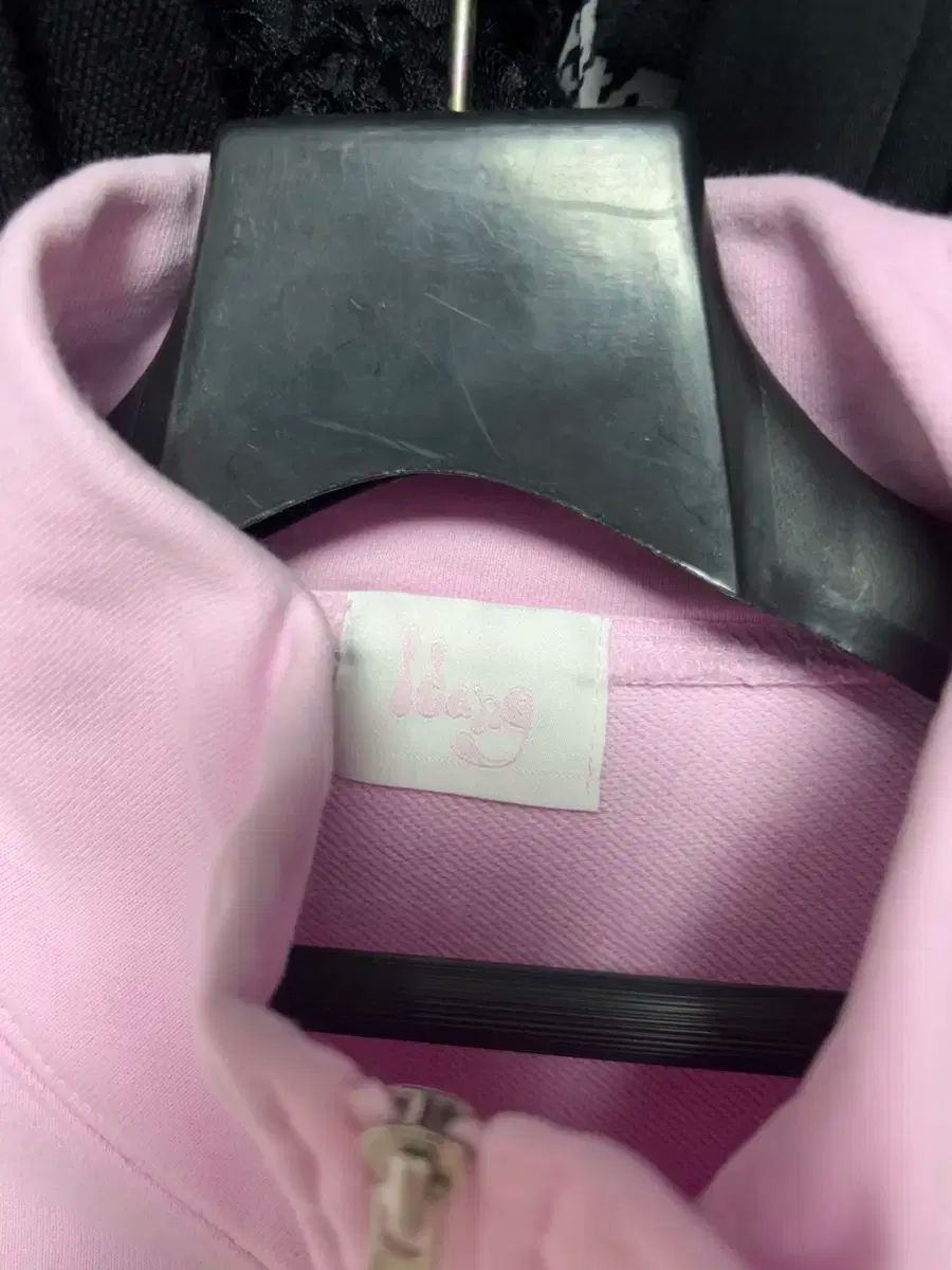 トラックトップス