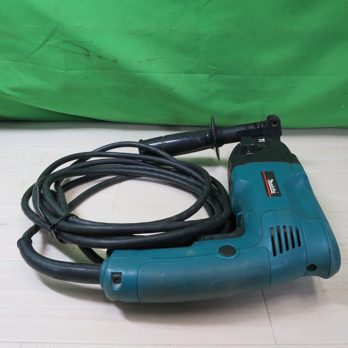 100V