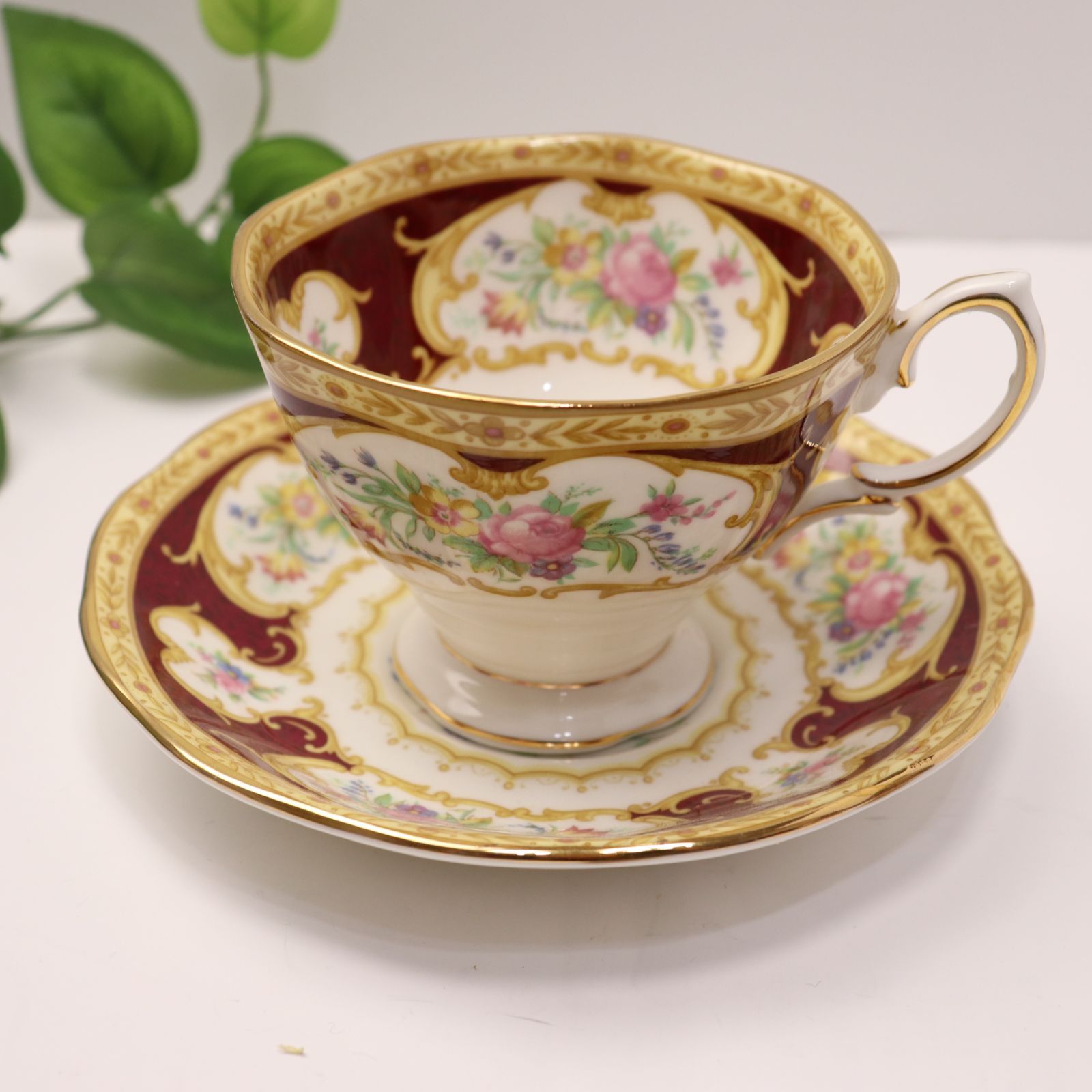 英国 ロイヤルアルバート ROYAL ALBERT Lady Hamilton カップ&ソーサー
