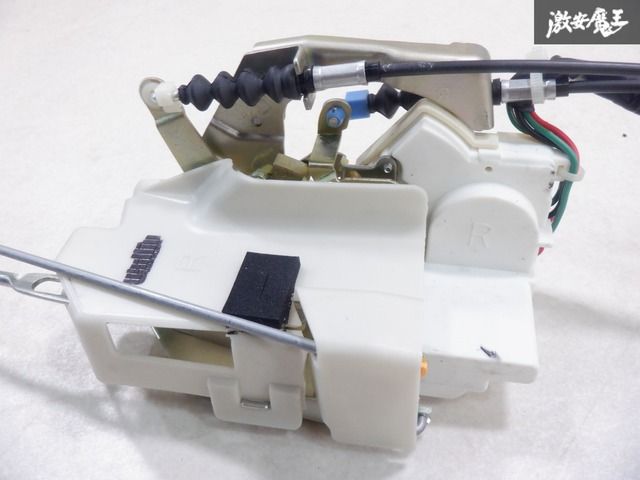 マツダRX-7 FD3S 6型 ドアロックアクチュエーター運転席側(右) 中古 マツダRX-7 FD3S 6型 ドアロックアクチュエーター運転席側(右) 中古