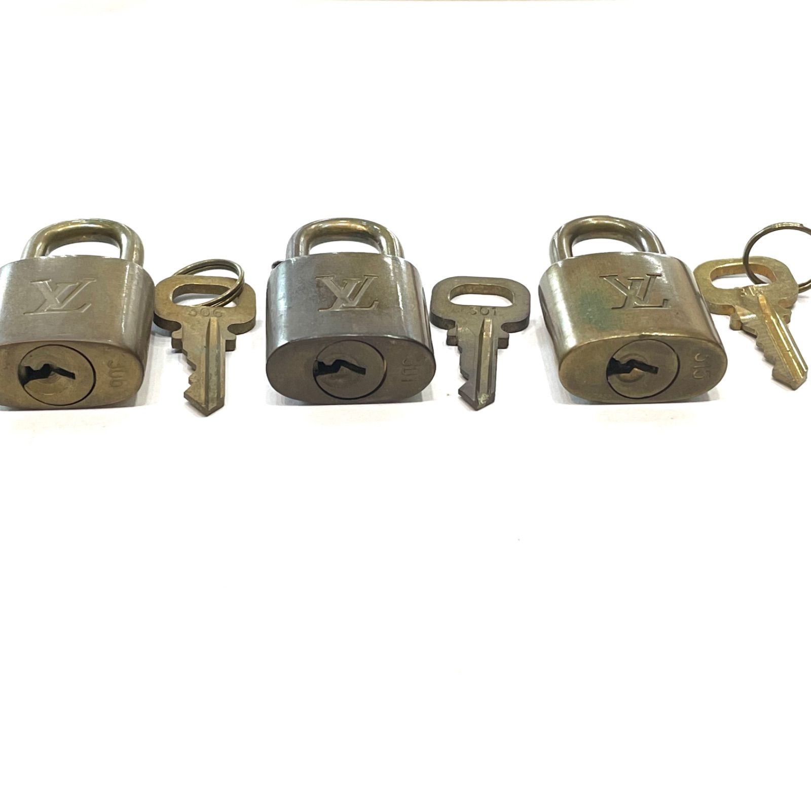 LOUIS VUITTON ルイヴィトン カデナ 鍵 3本セット - メルカリ