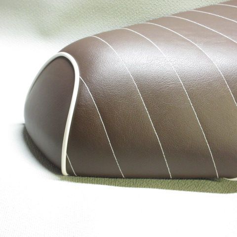 AF27.AF28ディオ用カスタムシート　茶色/白（タックロール） Amazon | スーパーディオ シート スーパーDio AF27 スーパー