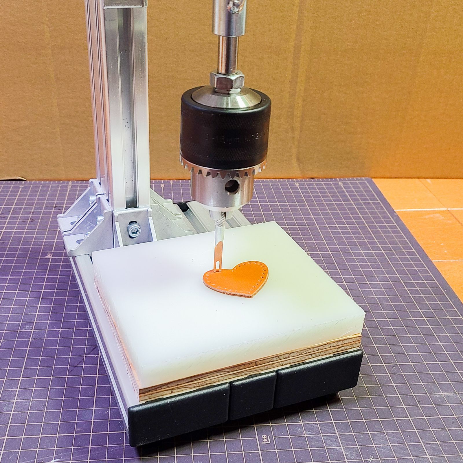 新発売 軸径16mm対応! 汎用菱目打ち機 / ハンドプレス機 レザー