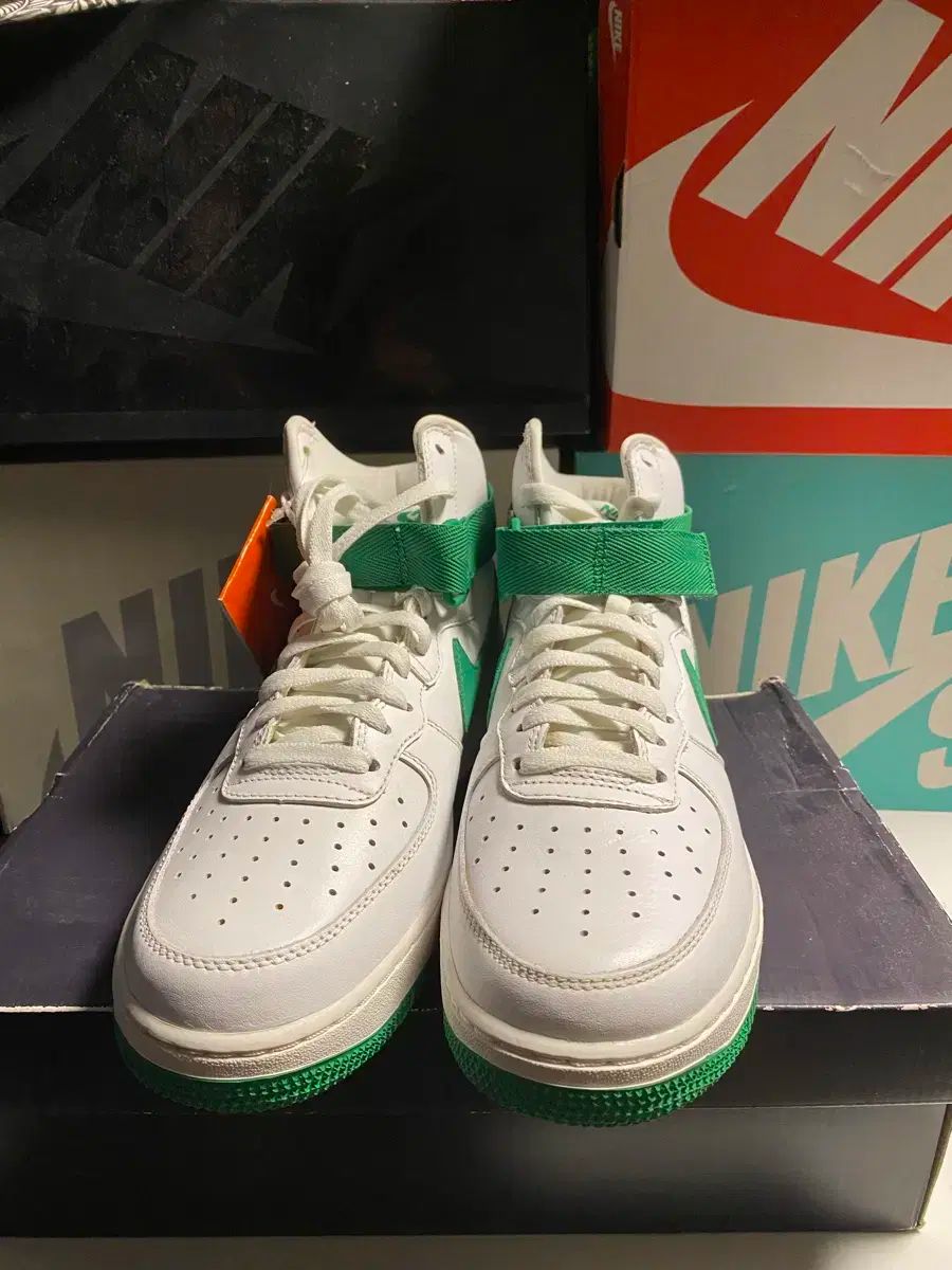 【雷市場（ポンジャン）商品韓国直送】 16 年 NIKE(ナイキ) エアフォース