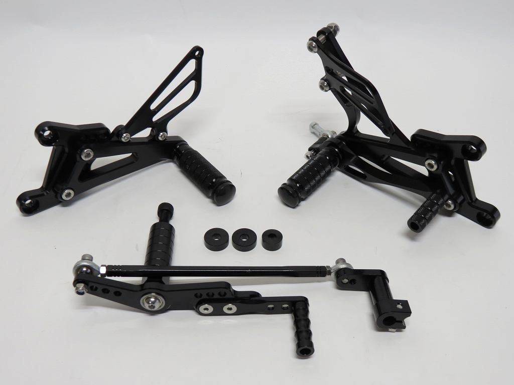 ヤマハ YZF-R1 2007-2008 調整式　バックステップCNC 黒