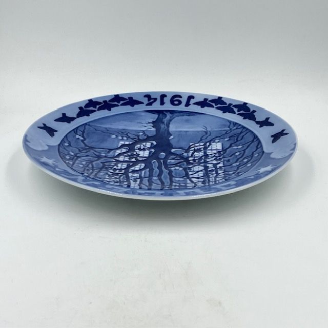 1914年 「教会の木に止まるスズメ達」 イヤープレート ロイヤルコペンハーゲン 1914年 ロイヤルコペンハーゲン イヤープレート 「教会の木に止まる