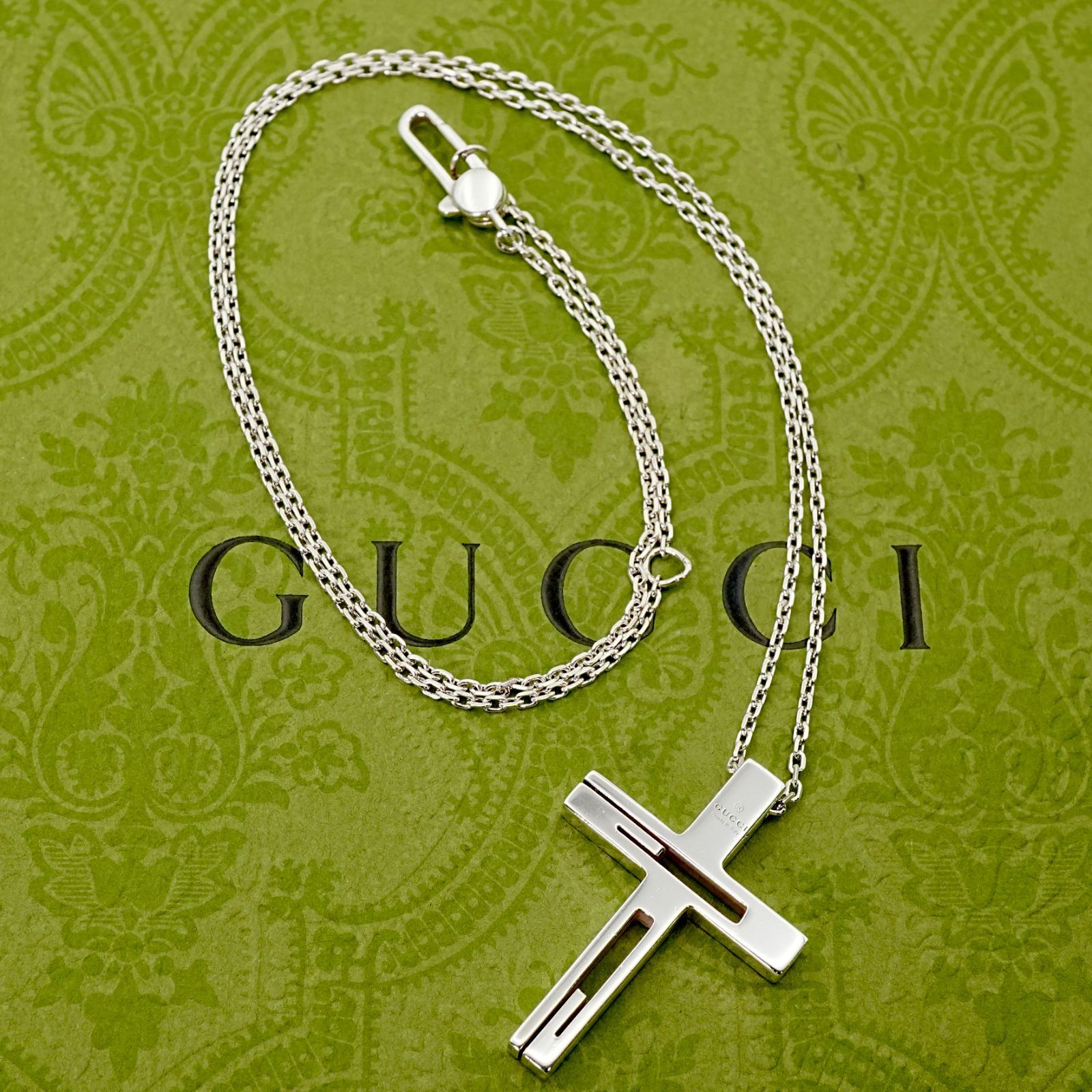 グッチ カットアウトG