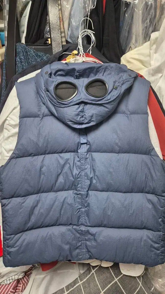 cp company ゴーグル ダウンベスト