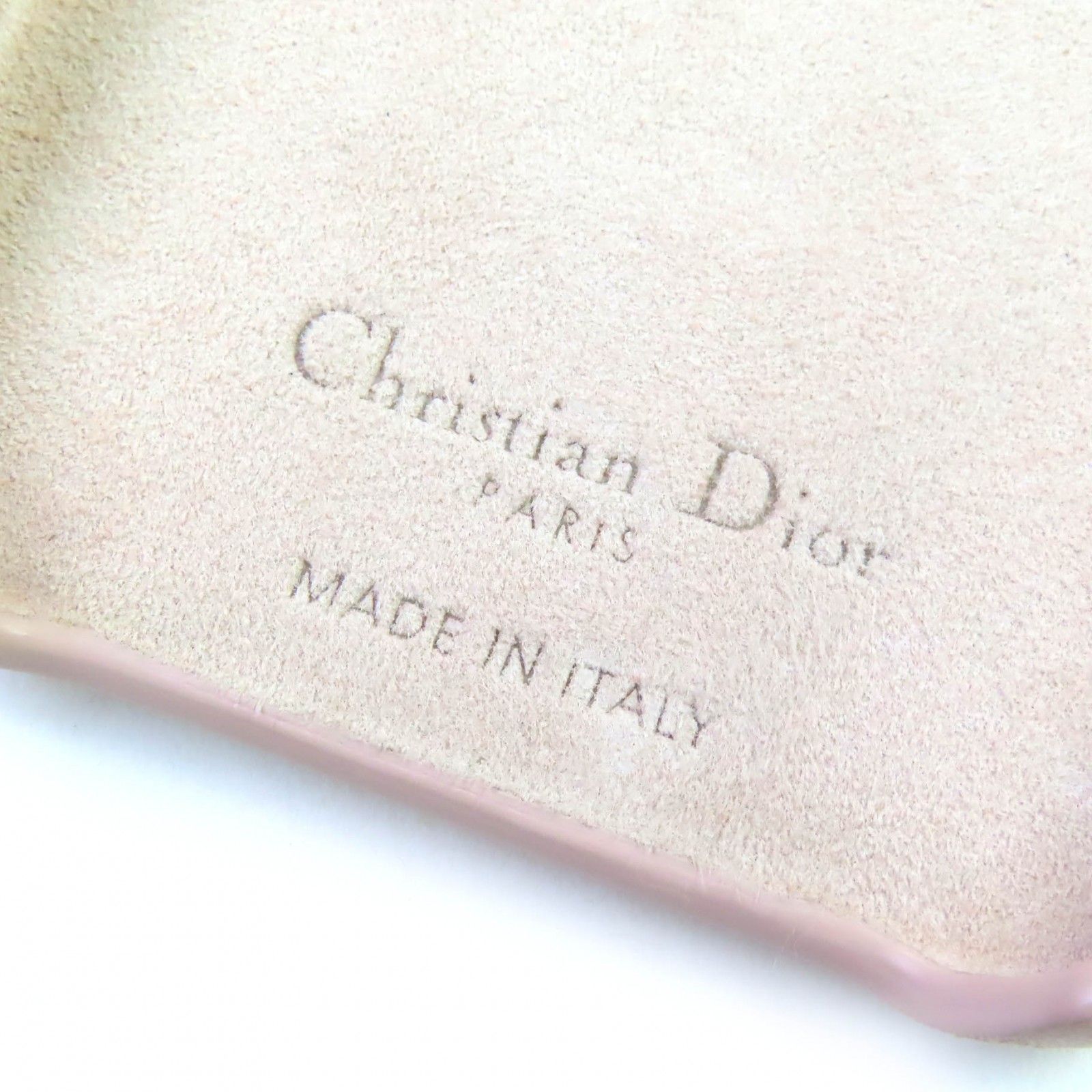 ディオール　iPhone14proケース　カナージュ　ラムスキン　ストロベリー ディオール iPhone14proケース カナージュ ラムスキン ストロベリー