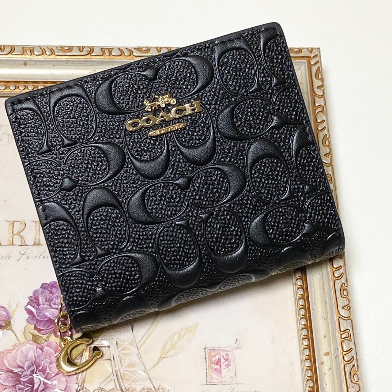 新品・国内在庫】COACH 二つ折り財布 エンボス加工 スモールウォレット