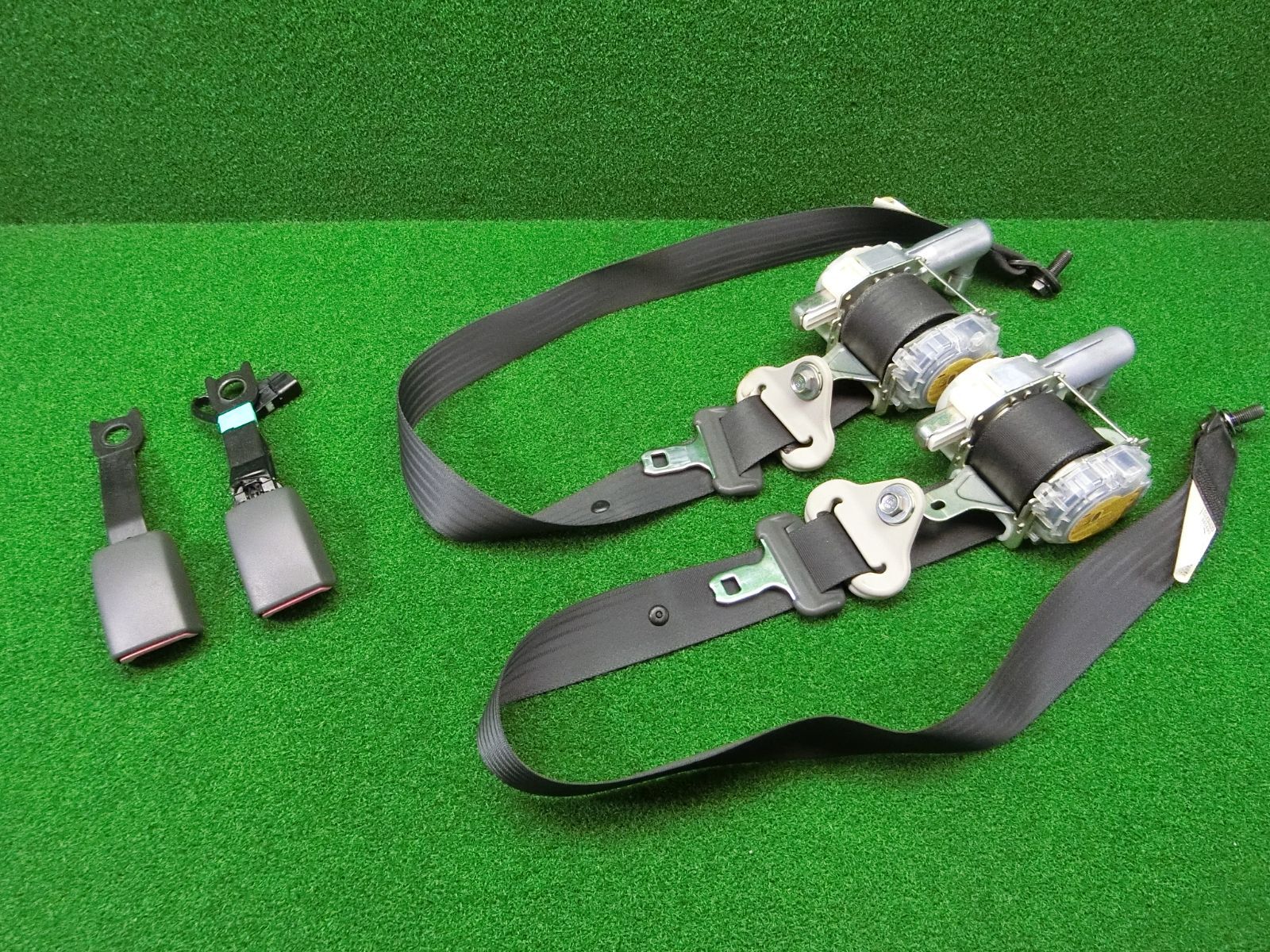 11567 ダイハツ ムーヴ LA100S フロント シートベルト 左右セット キャッチ 7T2860-P 7T1160-P