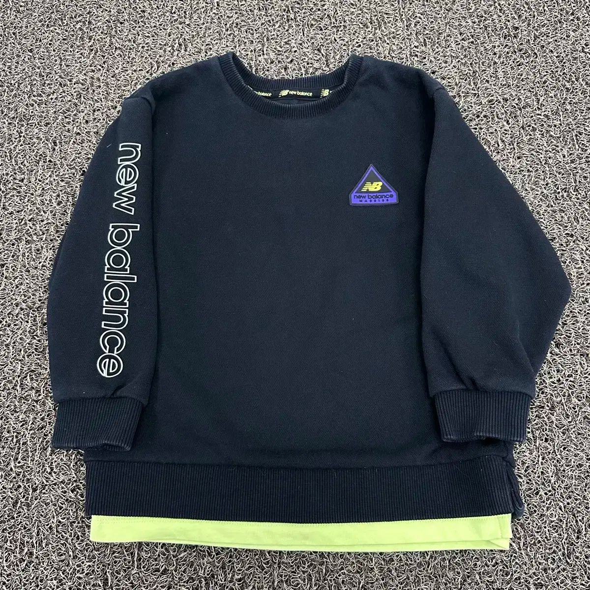 数量限定，お買い得 ニューバランス キッズ スウェット ブラック 110サイズ Tシャツ