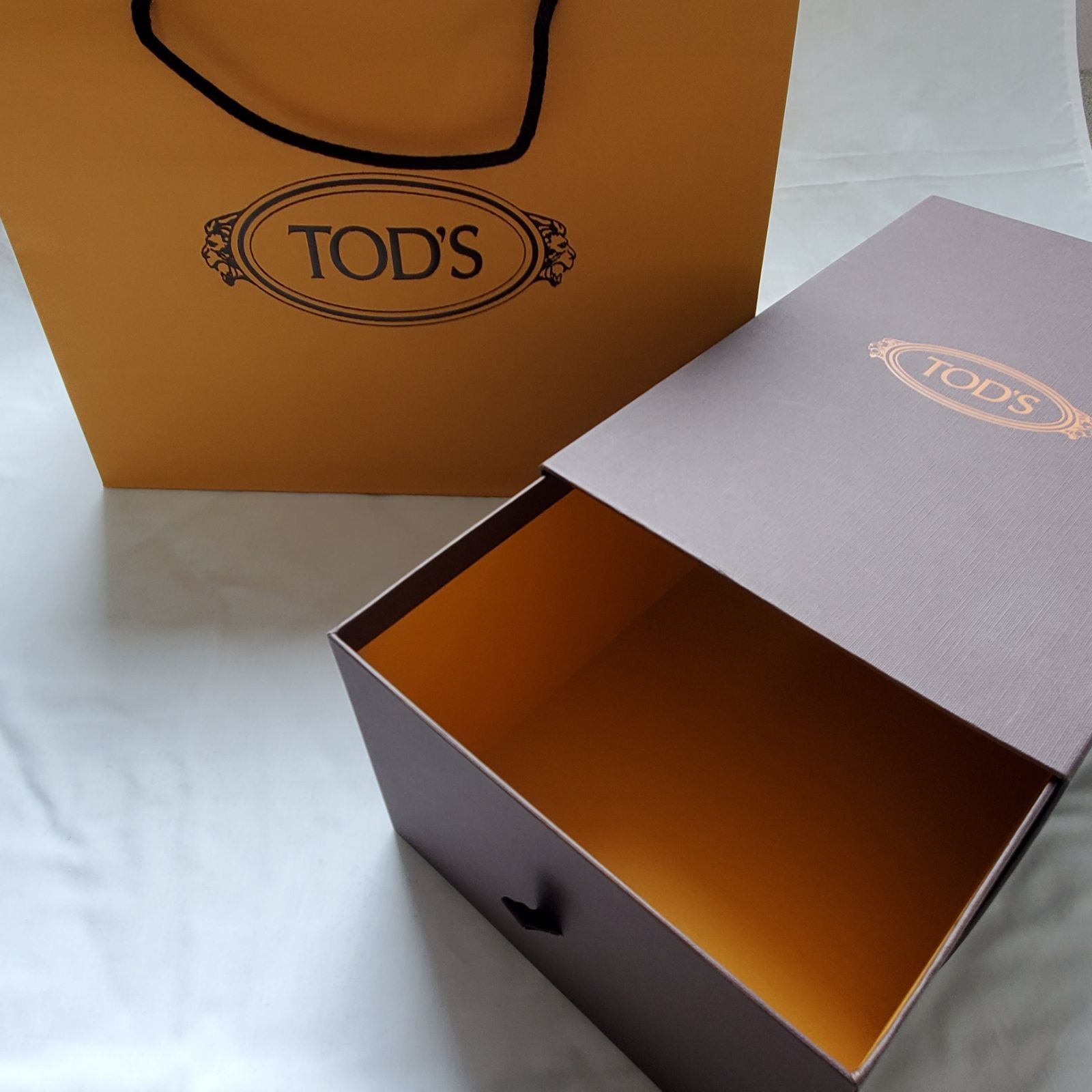 TOD´S トッズ Tライオン キャップ ユニセックス 黒　ブラック