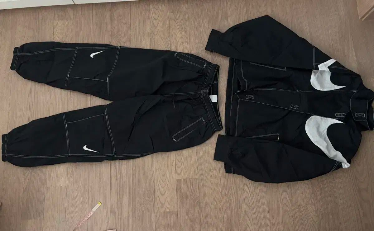 NIKE