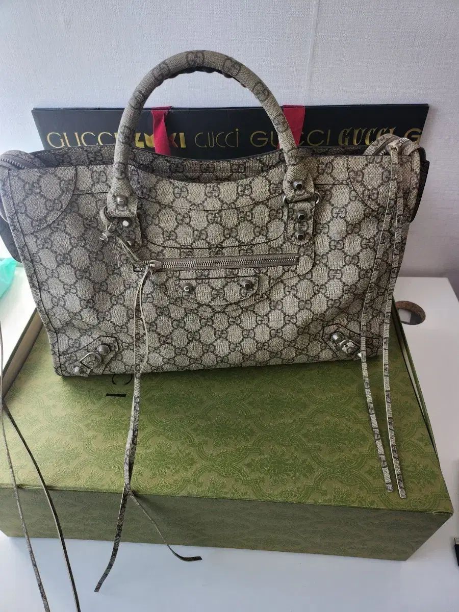 グッチ ハッカー プロジェクト ミディアム NEO ショルダー バッグ