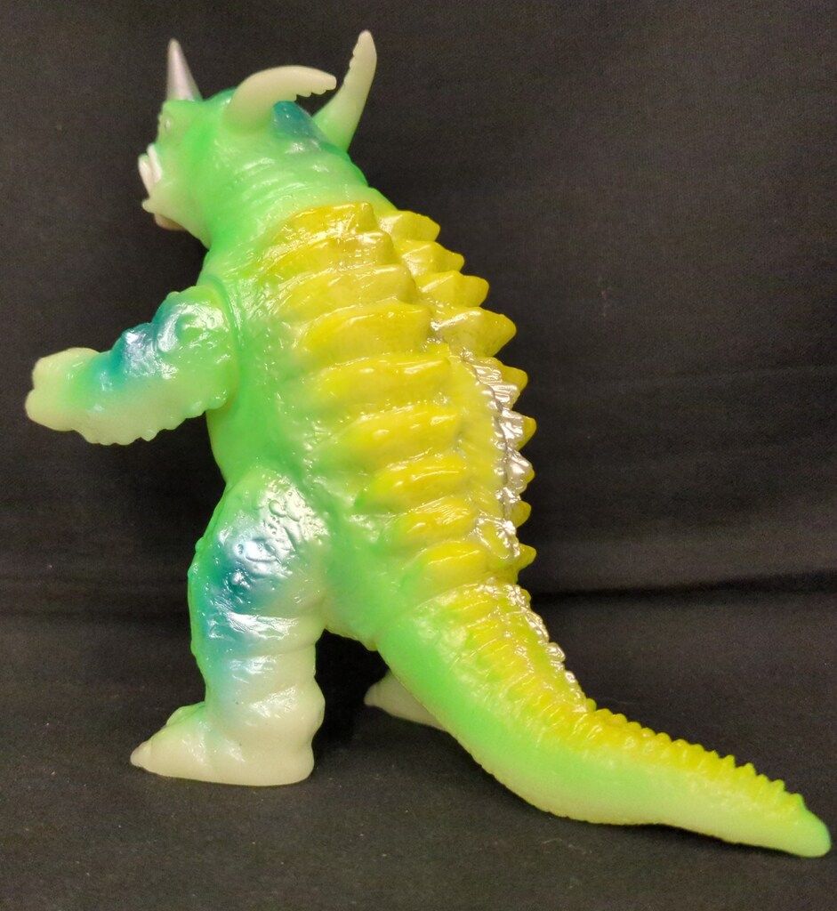 ヤモマーク ヤモマーク ネロンガ 蓄光 GID ソフビ sofvi ウルトラマン