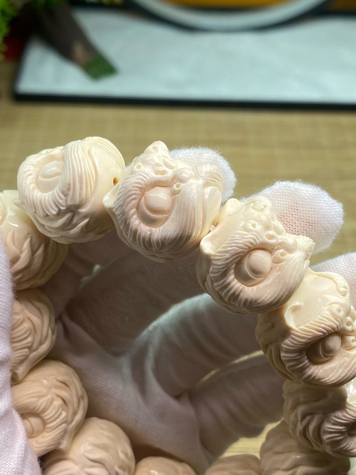 淡水水槽】 天然マンモス牙美しい手作り彫刻金運を招き玉兎握り物