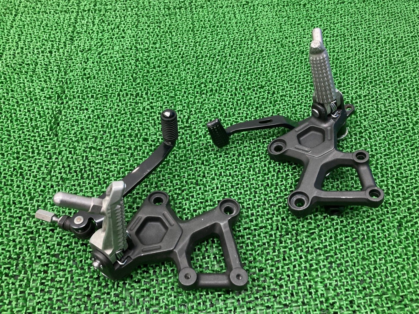 ZX-25R ステップ 左右 SKT カワサキ 純正 バイク 部品 ZX250E ブレーキ