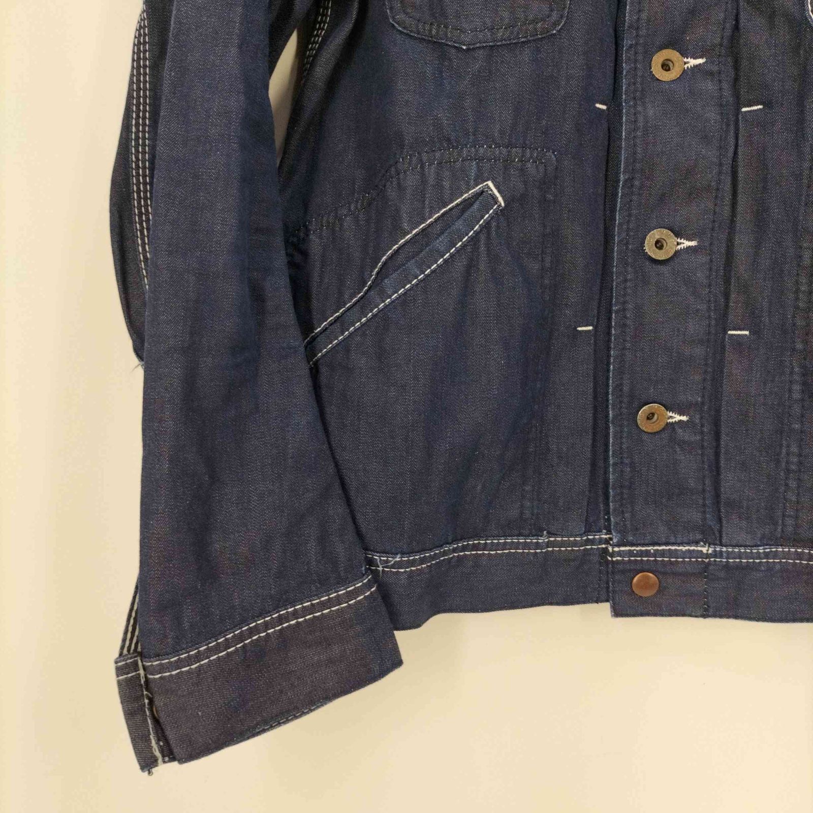 ディーゼルインダストリーのデニムジャケットです。 ディーゼルインダストリーのデニムジャケットです。 70g26
