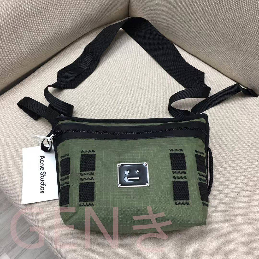 アクネ ロゴ メッセンジャーバッグ acne studios メッセンジャーバッグ