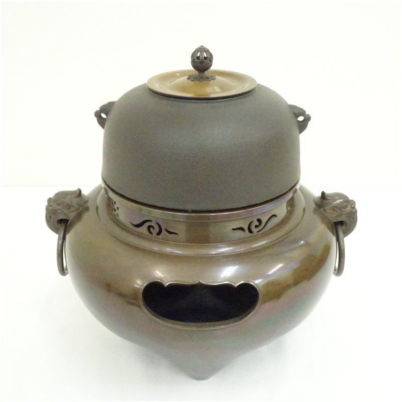 釜師 伊藤宝斎 風炉師 金谷浄雲造 平丸釡添唐銅鬼面風炉 共箱 茶道 茶道具 おしゃれ 茶器 湯沸かし 抹茶 お茶 茶釜 茶室 茶会 茶の湯 骨董 夏用 夏季用