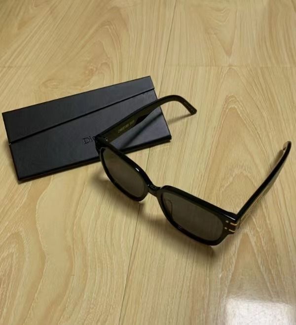 新品未使用】DIOR ディオール SIGNATURE サングラス - メルカリ